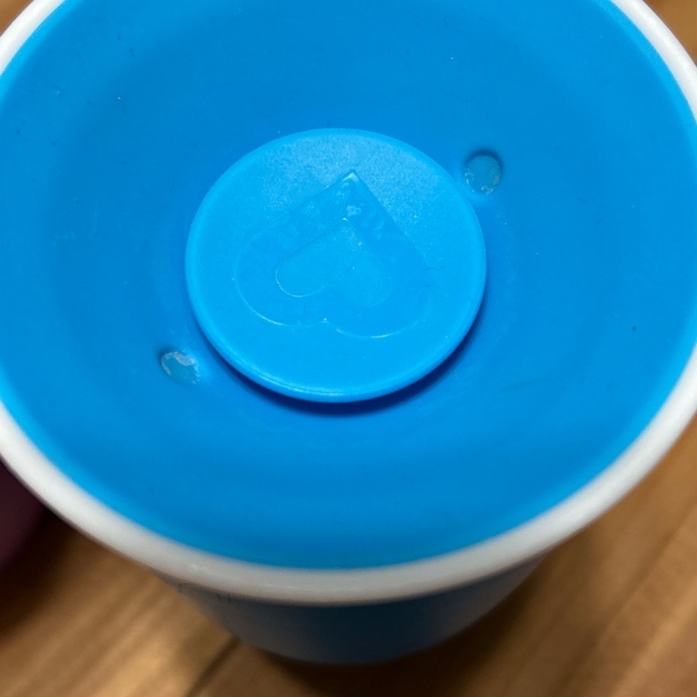 Set of 4 Munchkins Sippy Cups - Picture 6 of 11